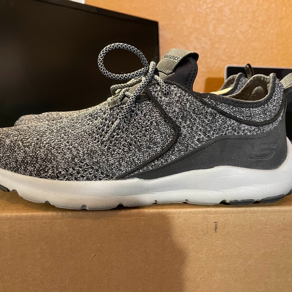 Skechers Mens Lishear Walking Sneaker US Size 11 Gray/Black